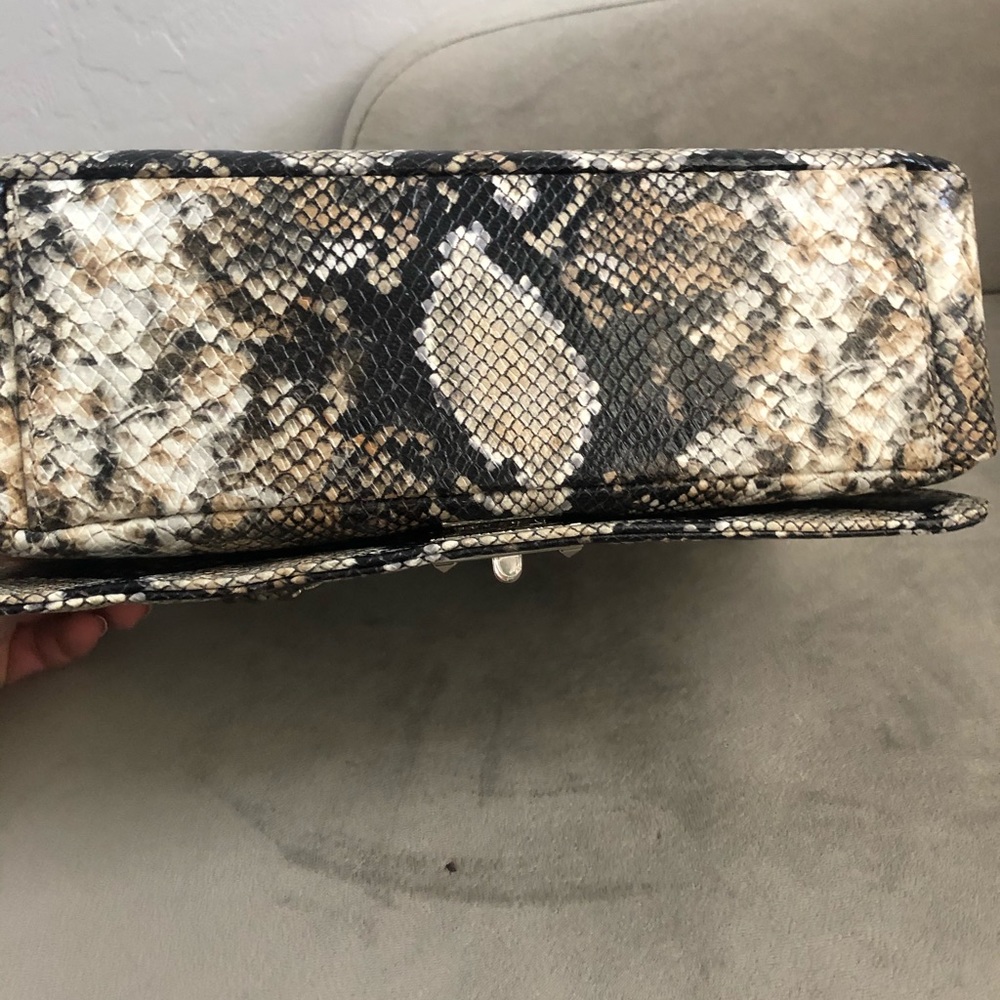 💋Valentino💋 Python medium crossbody bag. - Picture 7 of 8